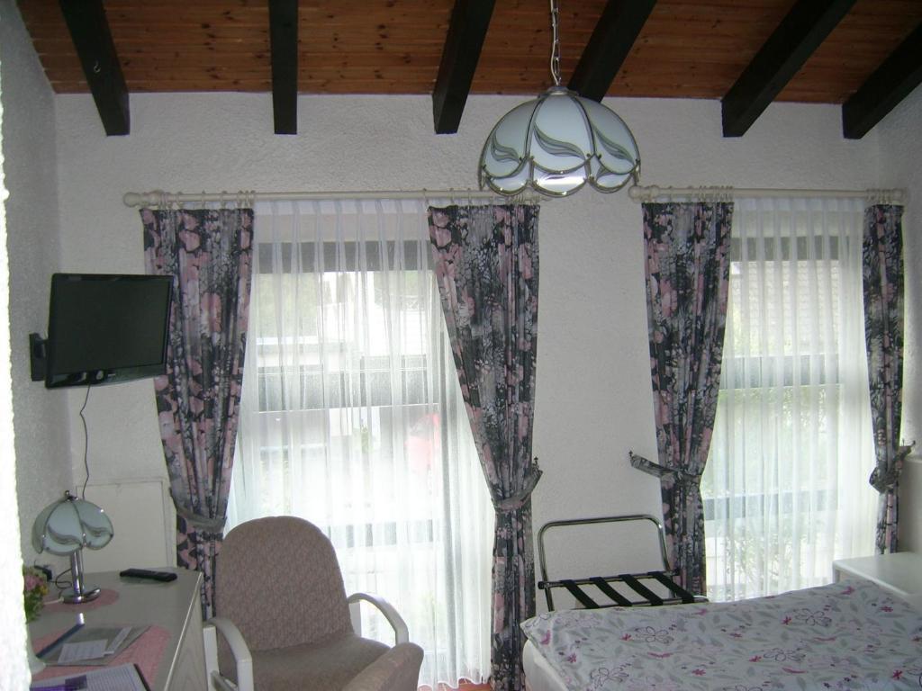 Gaestehaus Hochrhoenblick Schonau an der Brend Номер фото