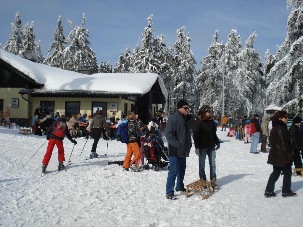 Gaestehaus Hochrhoenblick Schonau an der Brend Екстер'єр фото